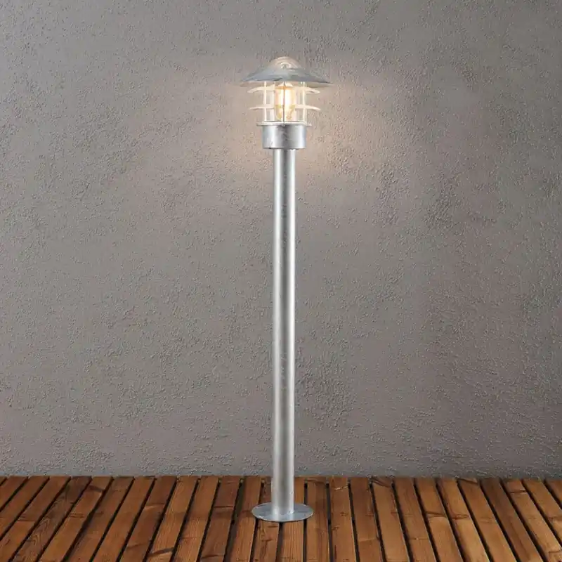 Populär Modena Trädgårdslykta Med Stolpe E27 230-240V IP23 Galvaniserad Konstsmide
